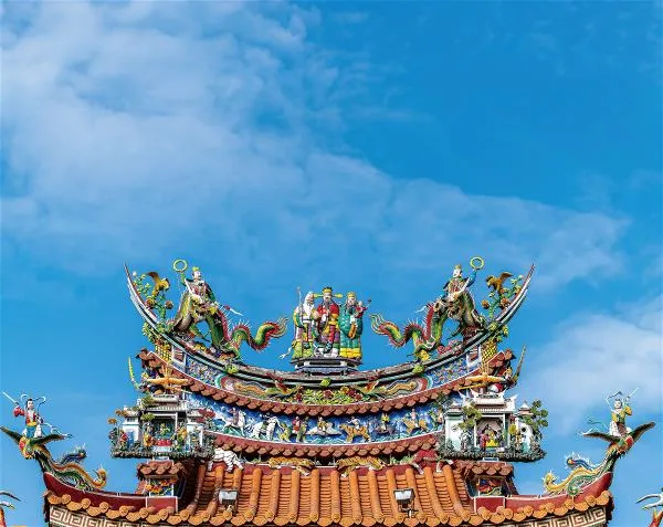 剪黏從廟宇屋簷飛入尋常百姓家，是這項傳統工藝的當代轉身。