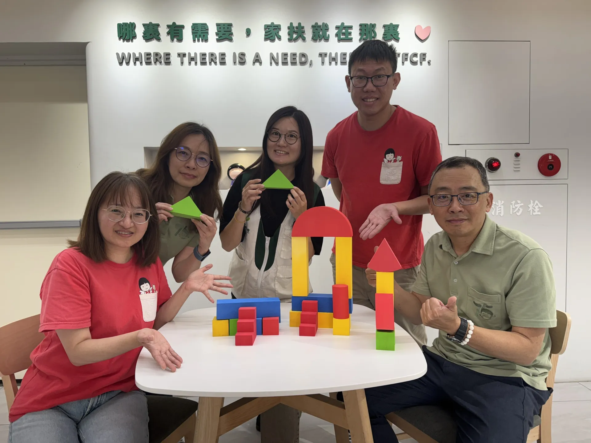 社工日暖心致敬 用愛守護每個家庭 南台中家扶五位社工獲表揚 專業服務受肯定