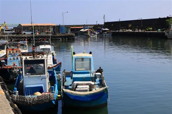 Boats equipped for various kinds of fishing can be seen in Gengfang Fishing Port. Moreover, there is no disagreeable fishy odor at the harbor, just pleasant sea breezes.