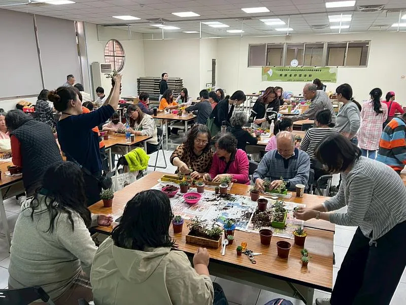 伊甸陪伴照顧者 體驗園藝療癒時光