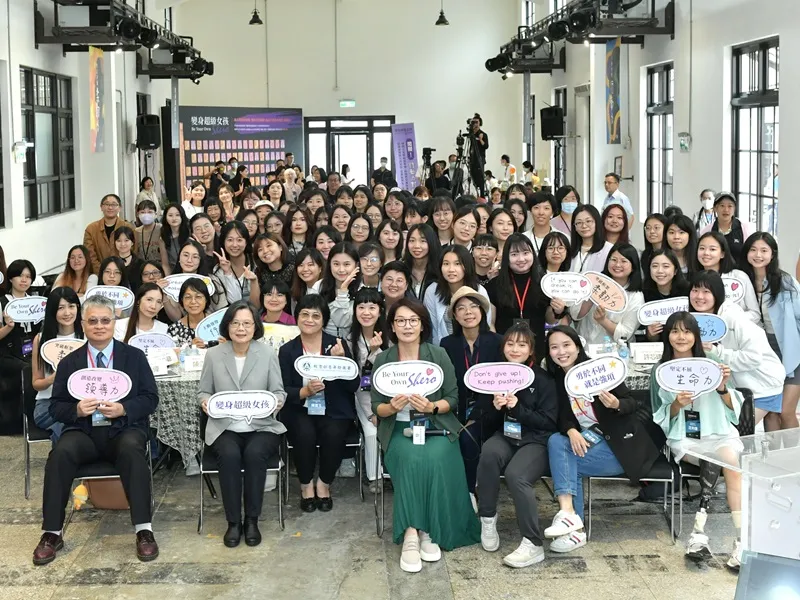 超級女孩齊聚臺灣女孩日 女培營傳承超人精神