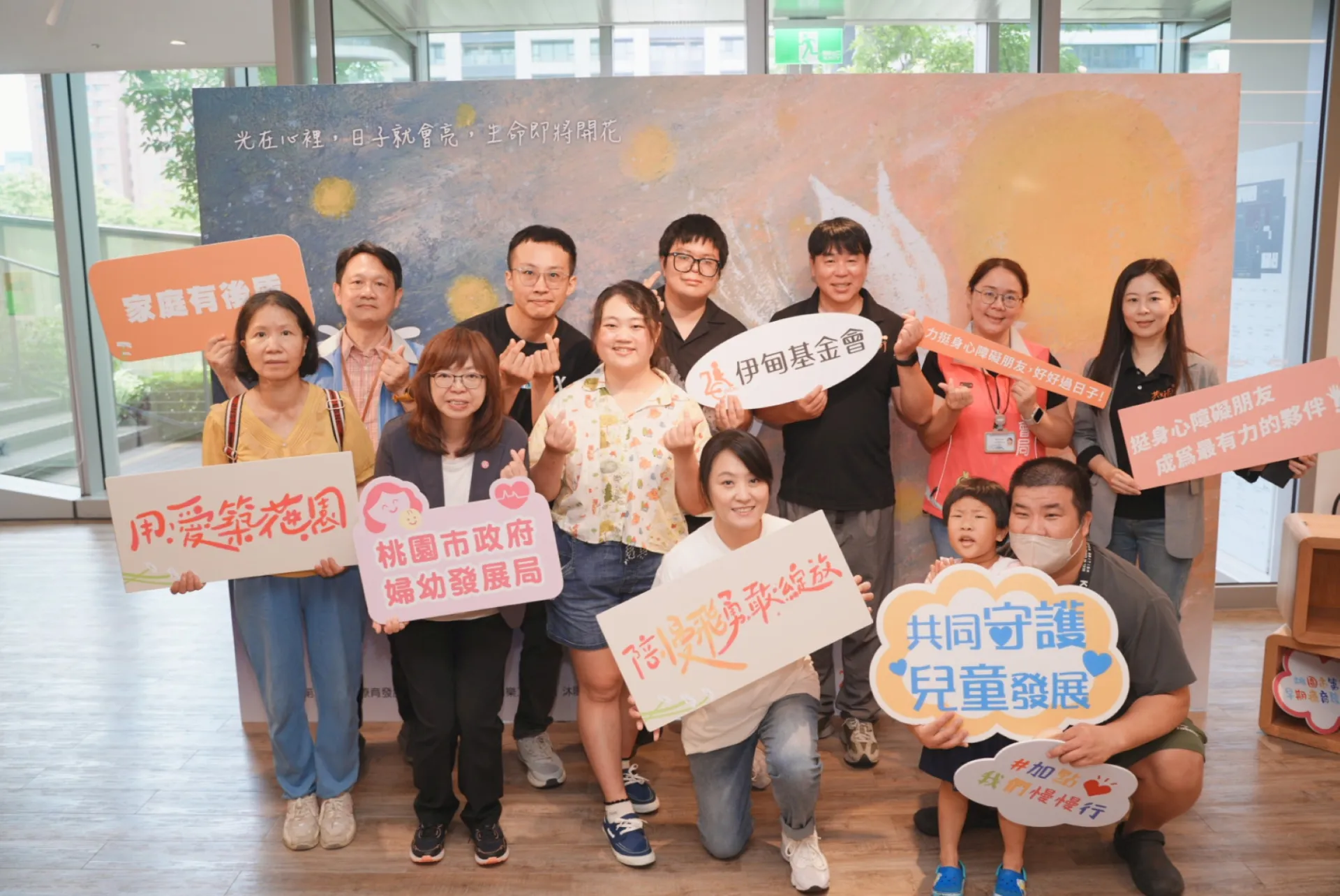 《光從心底升起》伊甸桃園早療家庭與身心障礙者創作聯展登場 伊甸桃園四單位聯展　百件創作訴說生命故事與陪伴