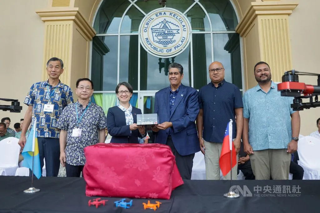 Vice President Hsiao in Palau for drone donation