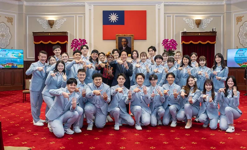 Lai receives youth ambassadors, NSP agricultural ambassadors