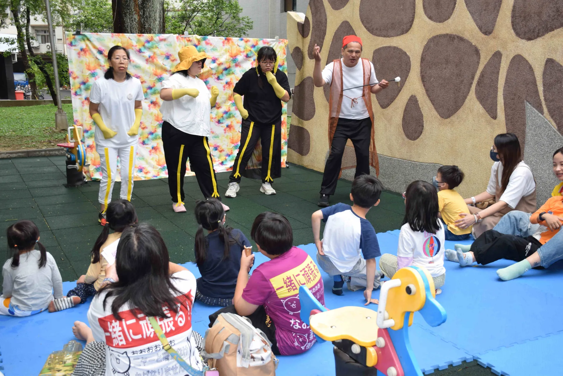 南台中家扶中心辦理社區活動強化預防動能 「Be a kid! 親子童樂會」寓教於樂 闖關遊戲推廣兒童權利