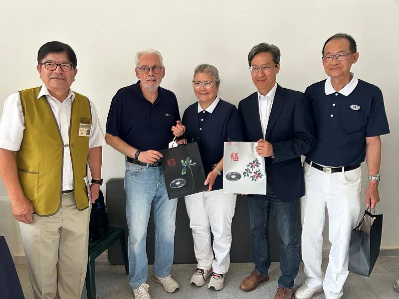 駐西班牙代表處張副代表自信參加慈濟基金會提供西國瓦倫西亞水災人道援助Picanya市賑災儀式