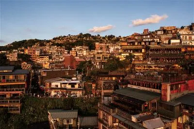 A Mountain Town Reborn：The Golden Romance of Jiufen