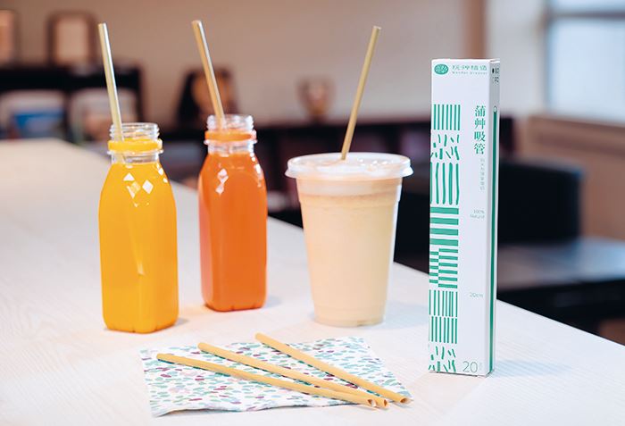 Grey sedge drinking straws are a new eco-friendly option for restaurants and consumers as Taiwan works to phase out plastic products. (Photo by Chin Hung-hao)